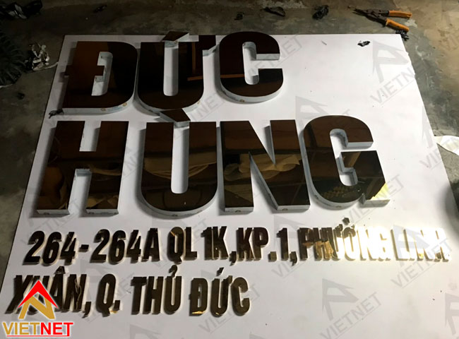 chu-inox-vang-duc-hung