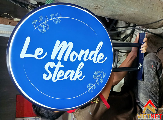 hop den mica hut noi Le Monde Steak