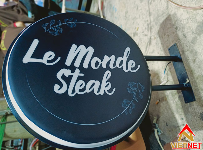hop den mica hut noi Le Monde Steak