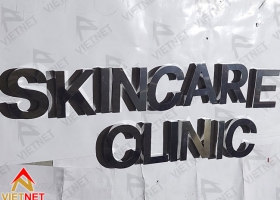 Chữ inox trắng Skincare Clinic