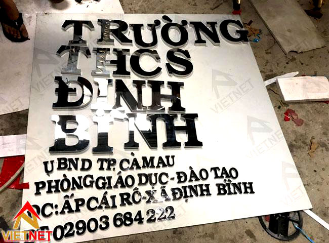 Bảng hiệu chữ inox trắng Trường THCS Định Bình Cà Mau