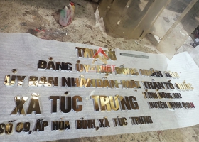Bảng hiệu chữ inox vàng gương của trụ sở đảng ủy hội đồng xã Túc Trưng