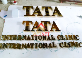 Gia công chữ nổi inox vàng Thẩm Mỹ Tata Clinic