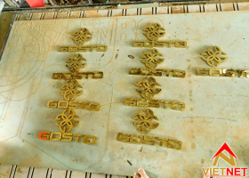 Gia công mẫu chữ và logo inox vàng Gosto